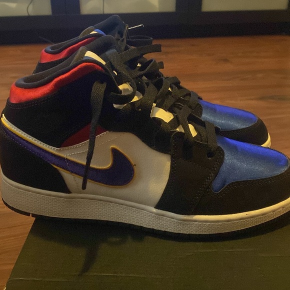 air jordan 1 mid se black field purple white